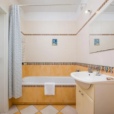 Metro Ursynow Homely By Bookinghost